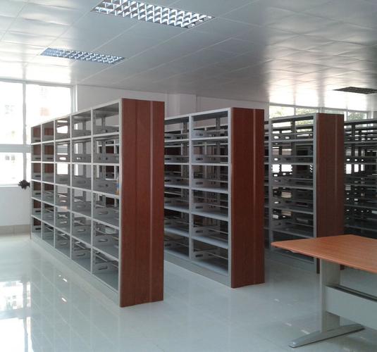 木护板书架安装现场图-书架系列-重庆睿健办公家具